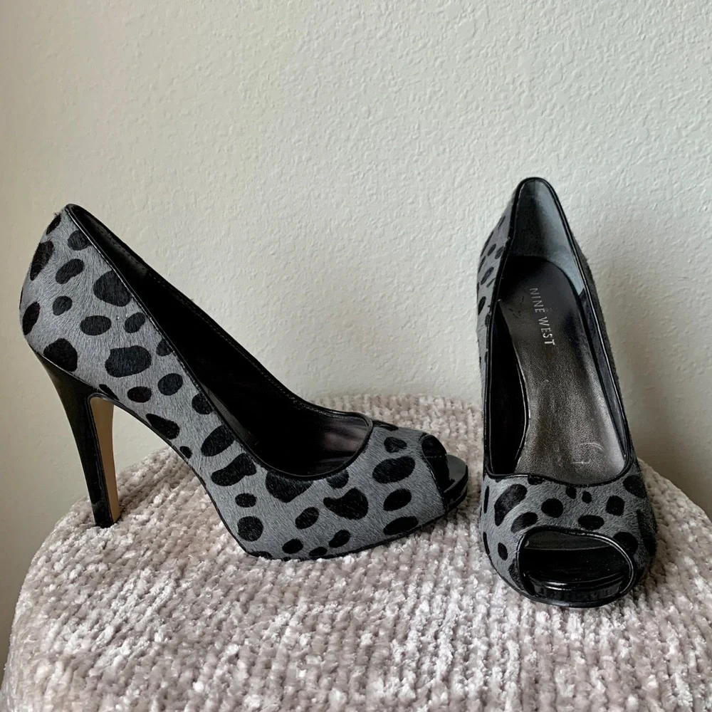 NINE WEST Pony Hair Print Peep Toe Heels 7.5 - Picture 2 of 12
